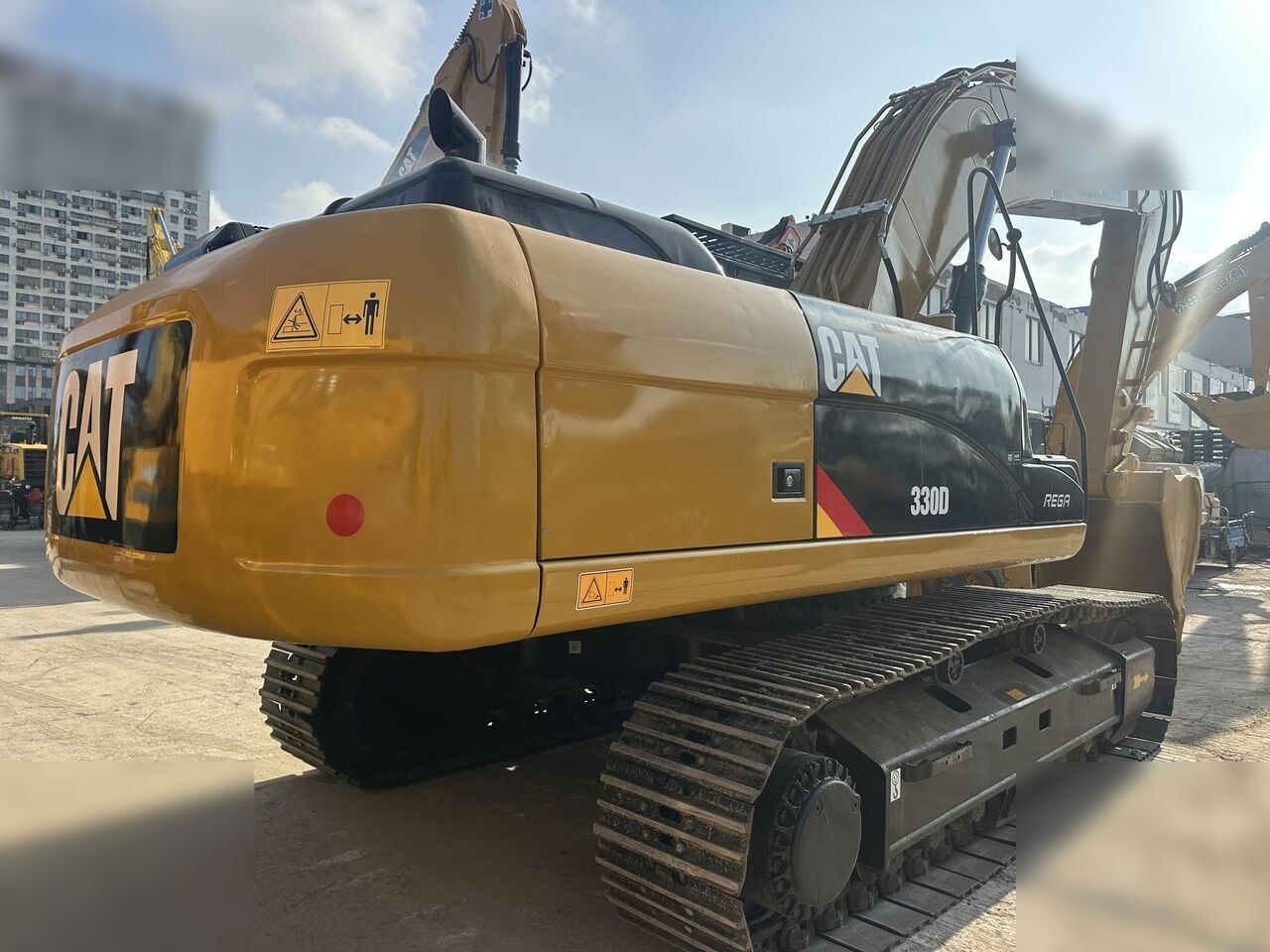 2022 Caterpillar 330D crawler excavator rear three-quarter view 2022 Caterpillar 330D crawler excavator rear three-quarter view