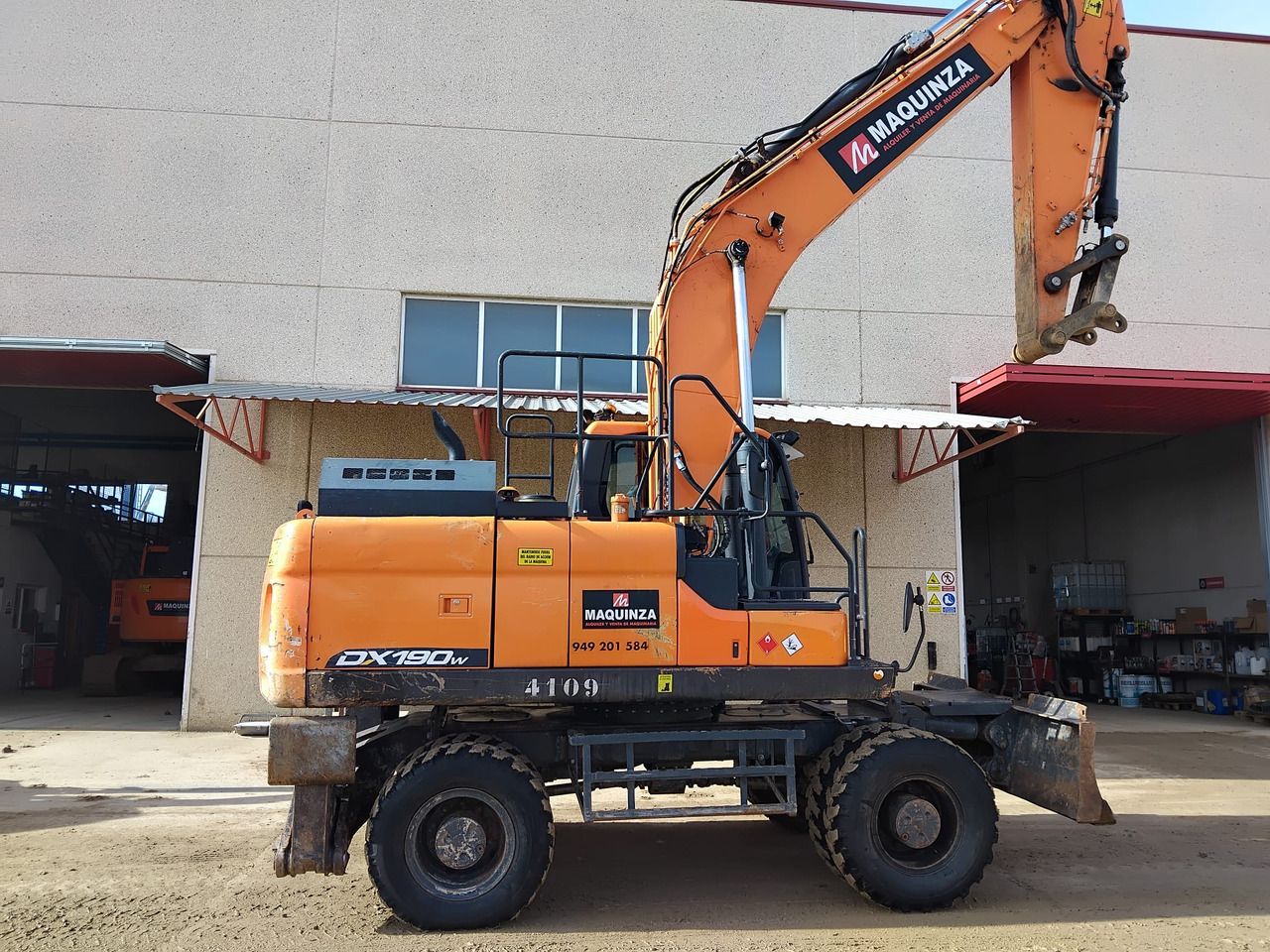 2021 Doosan DX190W-5 wheel excavator, side view