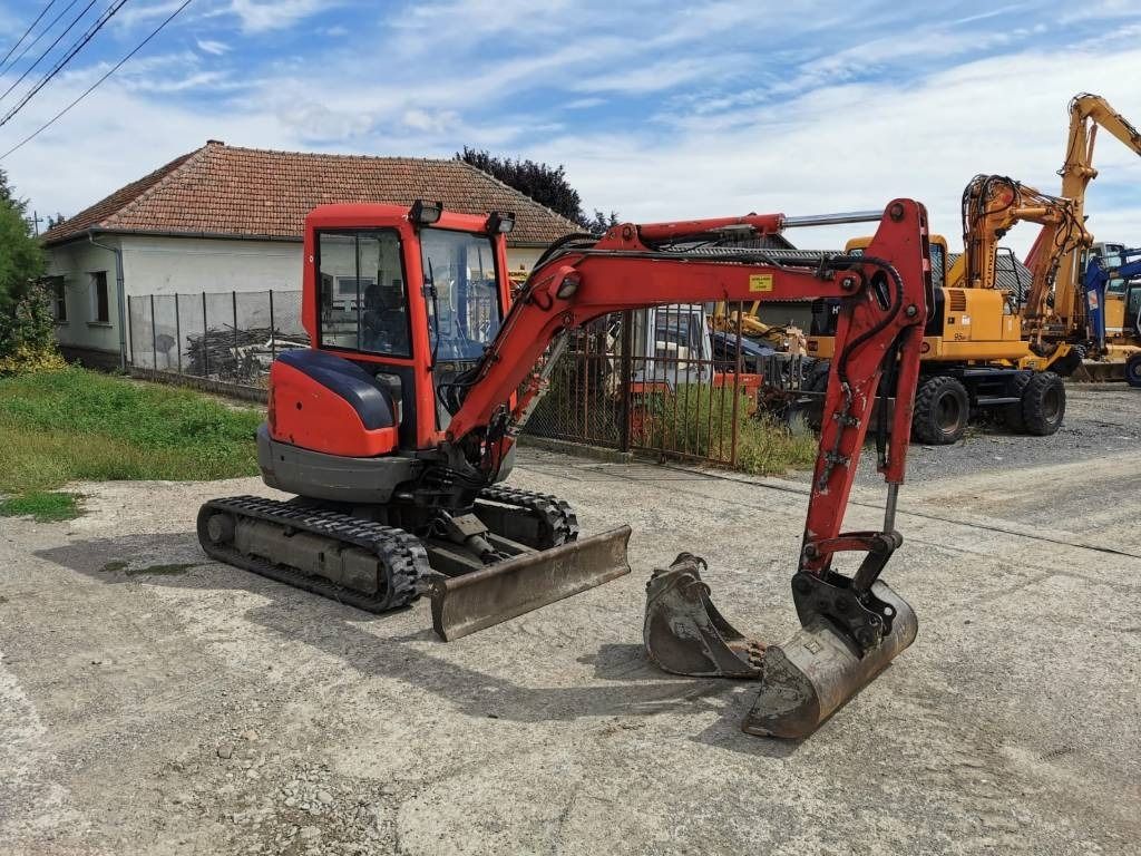 2010 Kubota U35-3 mini excavator, side view 2010 Kubota U35-3 mini excavator, side view