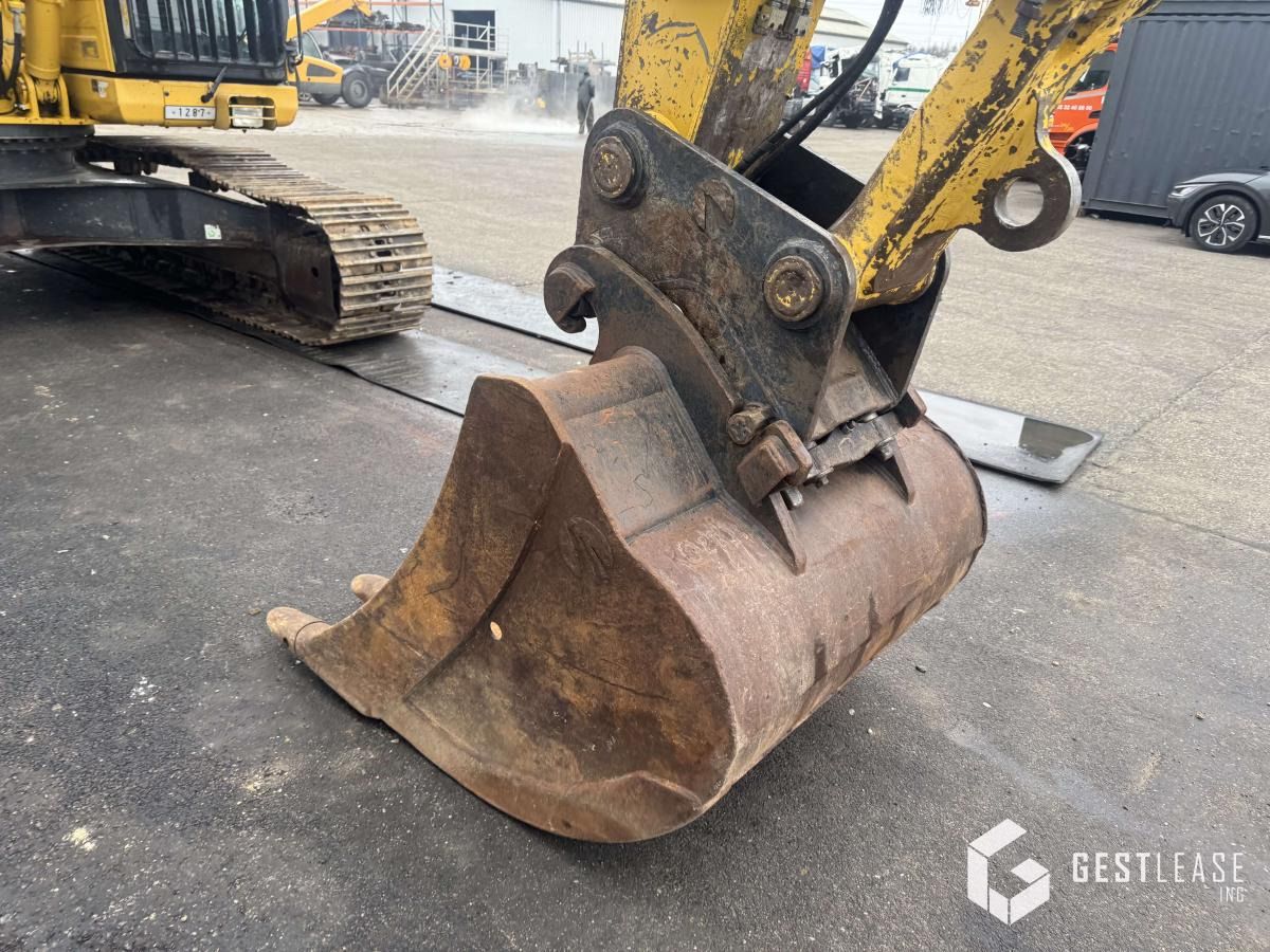 2018 Komatsu PC210LC-11 crawler excavator bucket and boom detail 2018 Komatsu PC210LC-11 crawler excavator bucket and boom detail