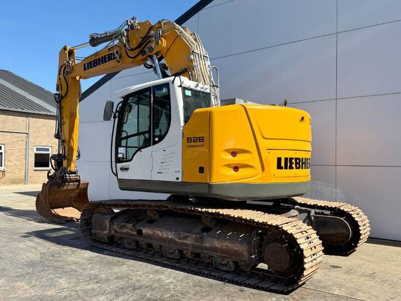 2015 Liebherr R 926 Compact crawler excavator, side view 2015 Liebherr R 926 Compact crawler excavator, side view