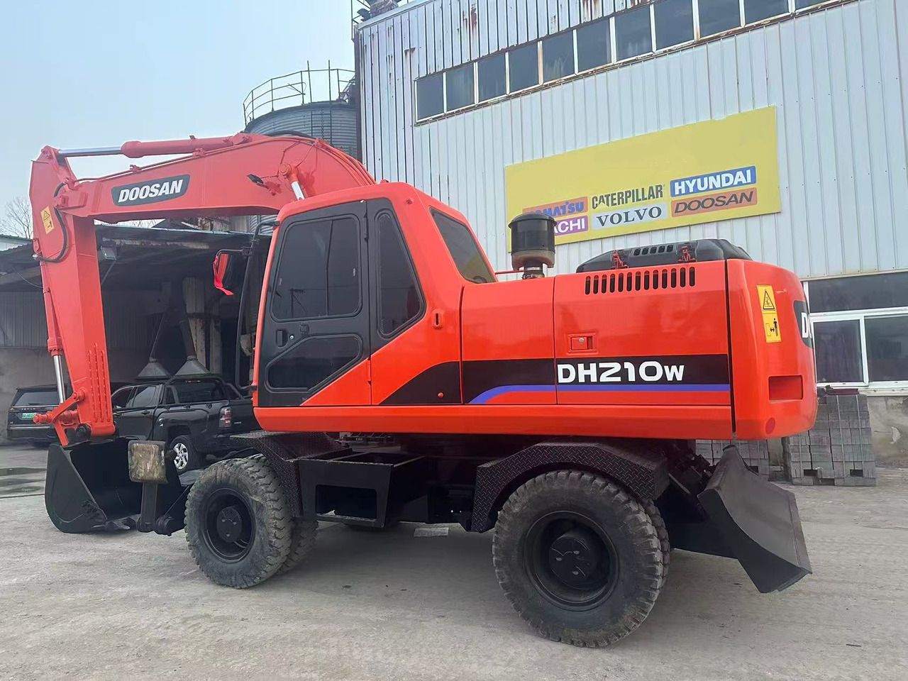 2022 Doosan DH210W wheel excavator, side profile view