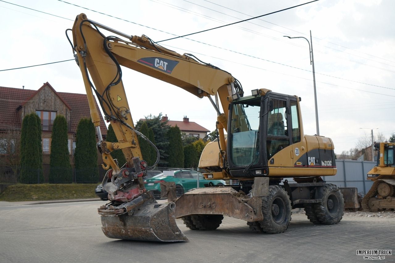 2003 Caterpillar M313C wheel excavator, side profile view 2003 Caterpillar M313C wheel excavator, side profile view