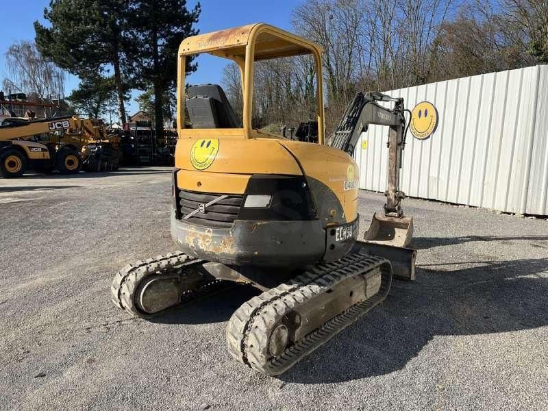 2005 Volvo ECR38 mini excavator, front three-quarter view
