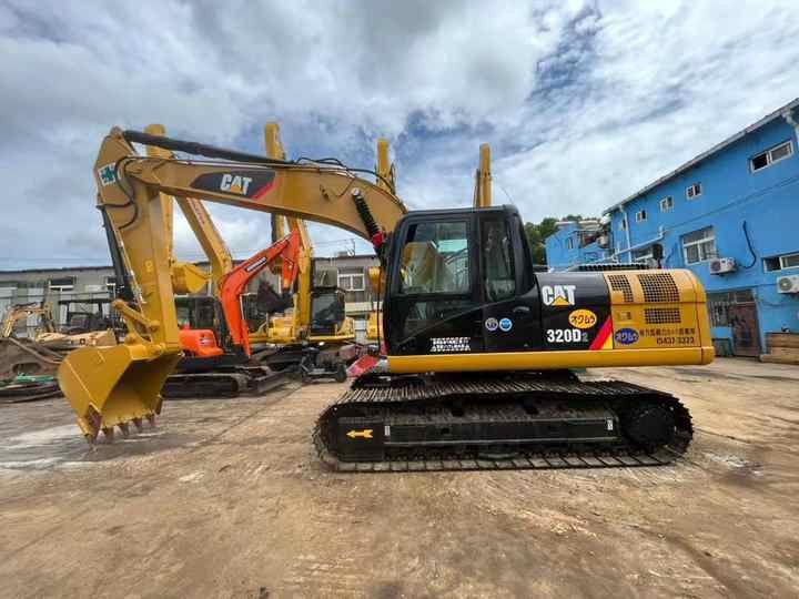 2008 Caterpillar 320D2 crawler excavator, side view 2008 Caterpillar 320D2 crawler excavator, side view