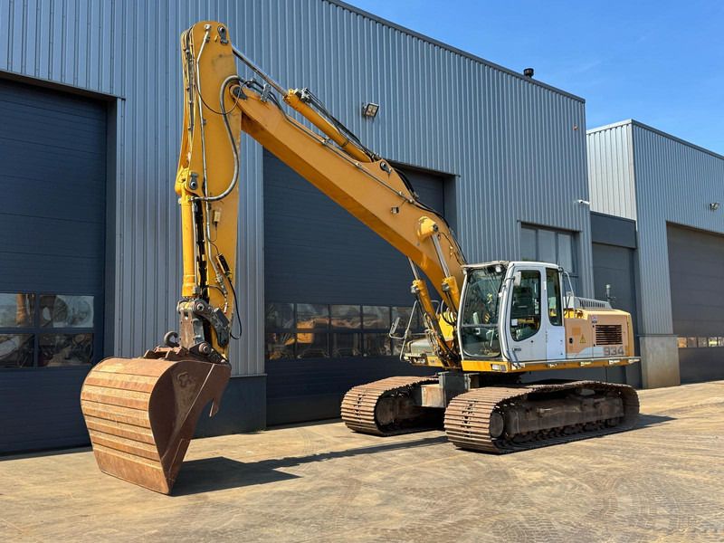 2006 Liebherr R934C HDSL crawler excavator, side view