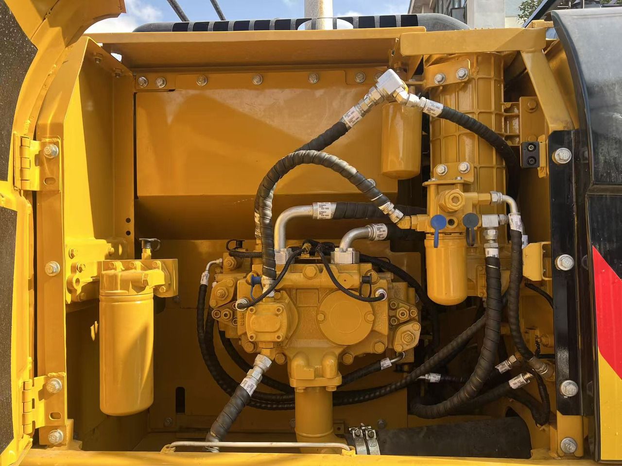 2022 Caterpillar 323D2L crawler excavator engine compartment view