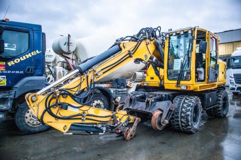2012 Atlas 160WSR wheel excavator, side view 2012 Atlas 160WSR wheel excavator, side view