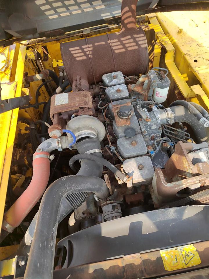 2018 Komatsu PC220-7 crawler excavator engine bay view 2018 Komatsu PC220-7 crawler excavator engine bay view