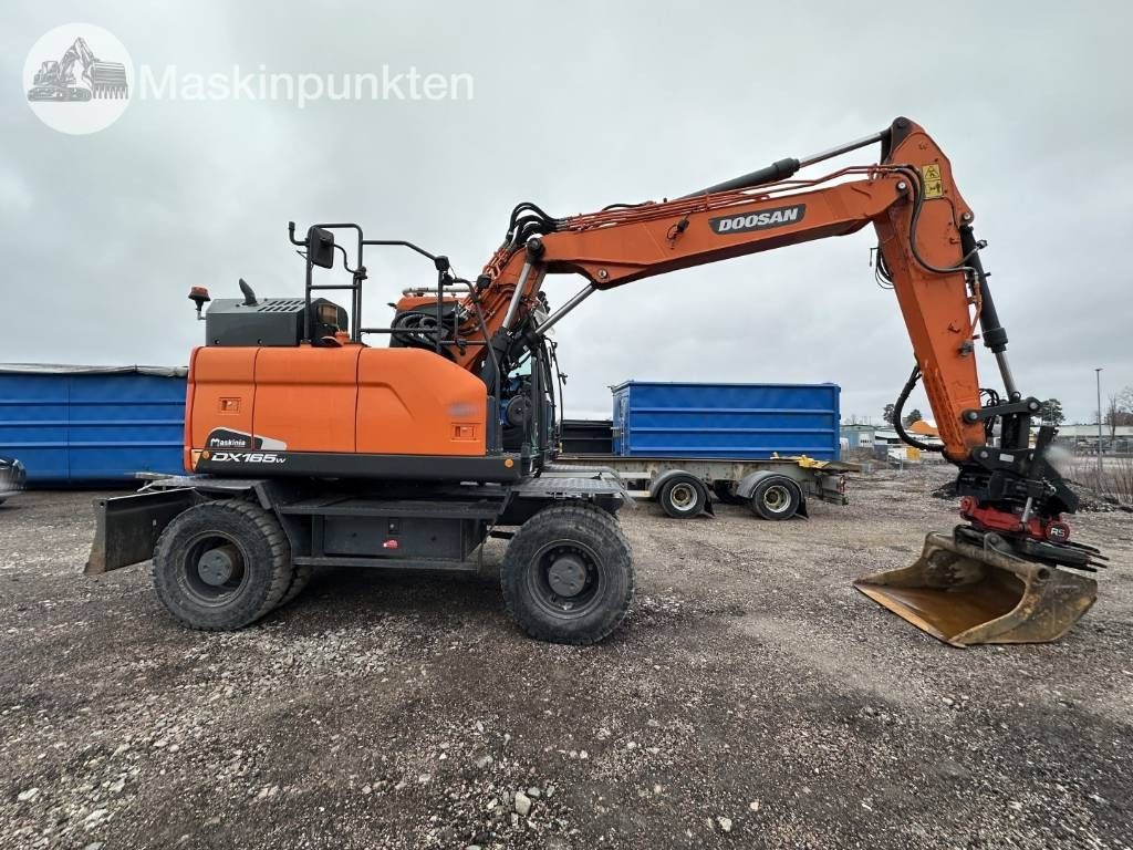 2019 Doosan DX165W-5 wheel excavator, side profile view 2019 Doosan DX165W-5 wheel excavator, side profile view