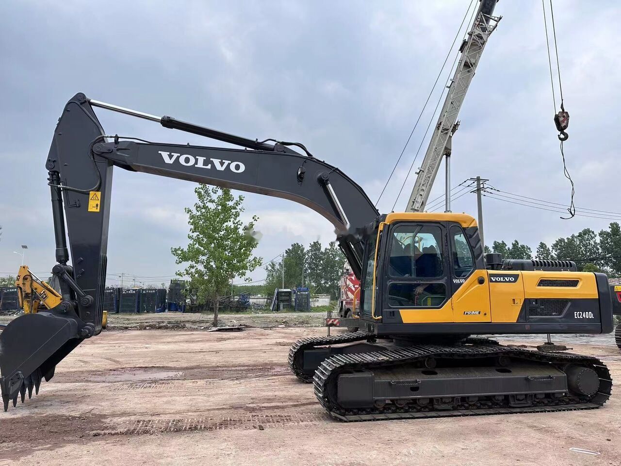 Volvo EC240DL crawler excavator, side view Volvo EC240DL crawler excavator, side view