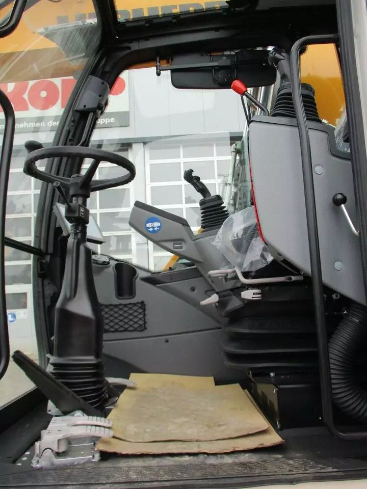 2023 Liebherr A 913 COMPACT G6.0-D LITRONIC wheel excavator interior view 2023 Liebherr A 913 COMPACT G6.0-D LITRONIC wheel excavator interior view