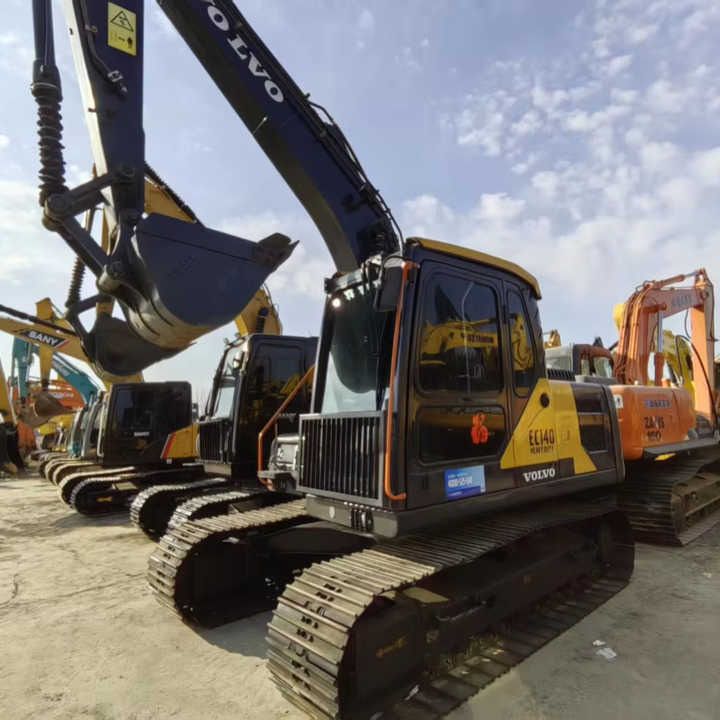 2023 Volvo EC140 crawler excavator, front three-quarter view