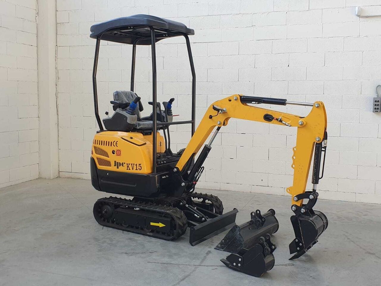 2026 JPC KV15 mini excavator, side view 2026 JPC KV15 mini excavator, side view