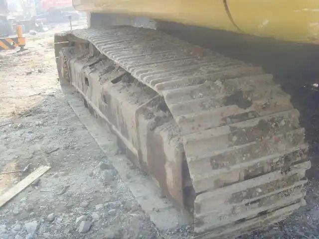 2016 CAT330BL crawler excavator track detail