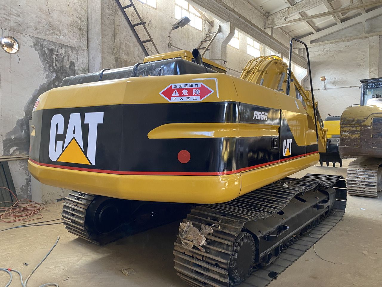 2008 Caterpillar 320B crawler excavator rear view