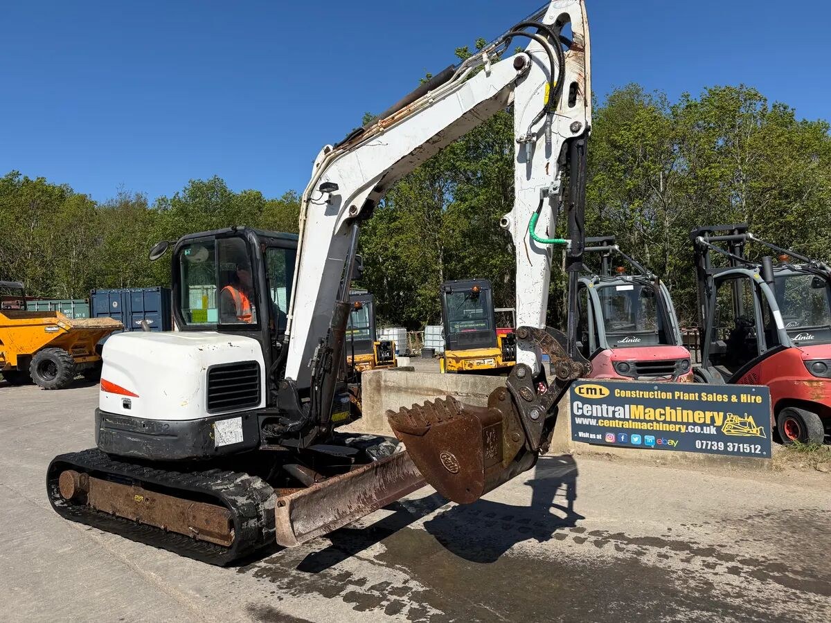 2010 Bobcat E60 crawler excavator, side view 2010 Bobcat E60 crawler excavator, side view