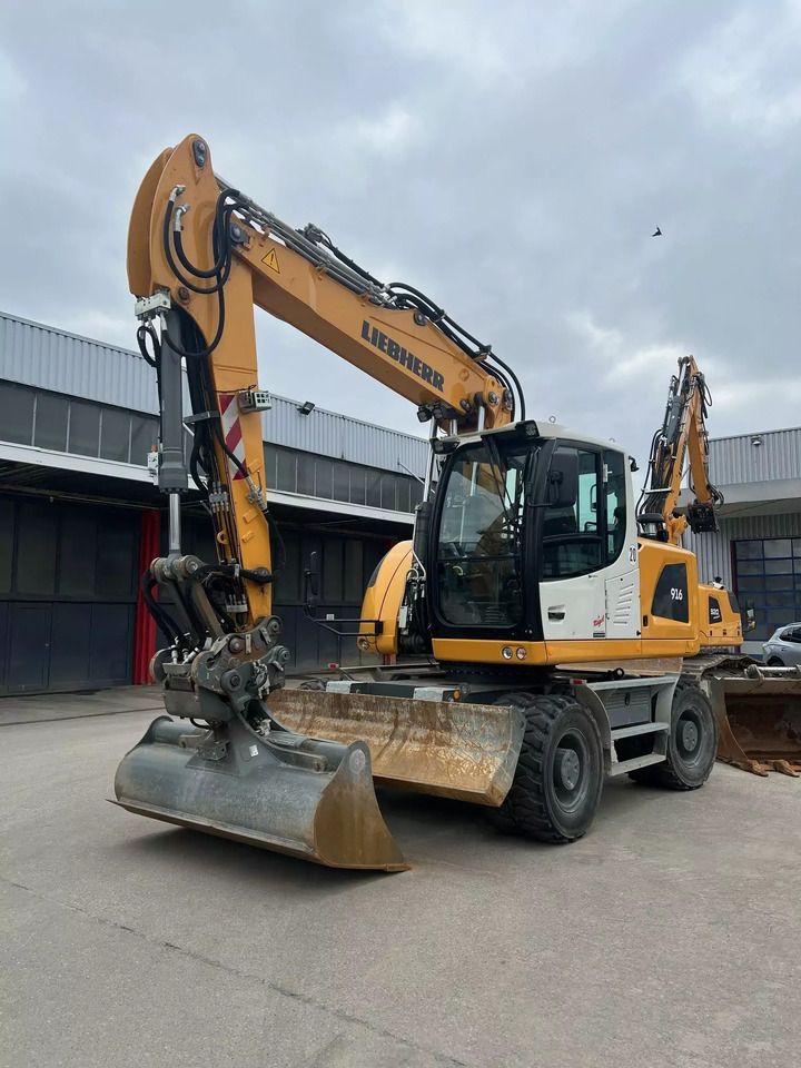 2023 Liebherr A916 LITRONIC G6.0-D wheel excavator front three-quarter view 2023 Liebherr A916 LITRONIC G6.0-D wheel excavator front three-quarter view