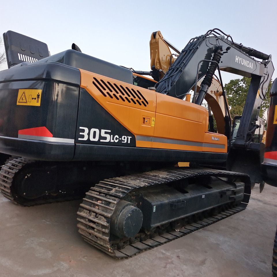 2024 Hyundai R305LC-9T crawler excavator, rear three-quarter view 2024 Hyundai R305LC-9T crawler excavator, rear three-quarter view
