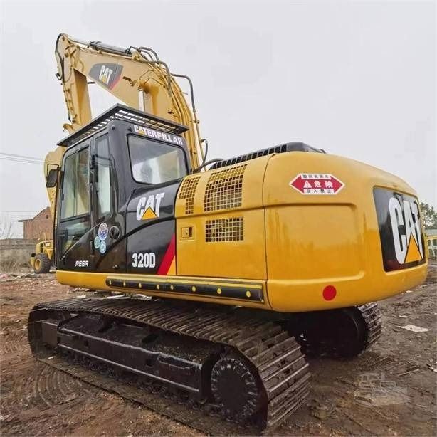2024 Caterpillar 320D koparka gąsienicowa, widok z tyłu pod kątem