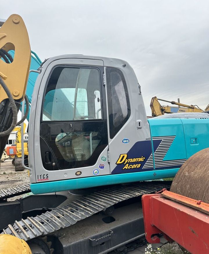 2018 Kobelco SK200 Dynamic Acera excavator cab side view 2018 Kobelco SK200 Dynamic Acera excavator cab side view