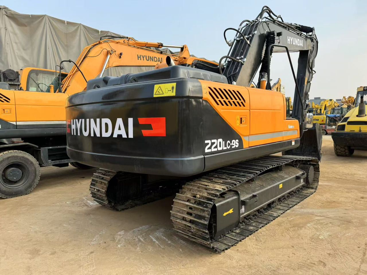 2022 Hyundai R220LC-9S crawler excavator, rear three-quarter view 2022 Hyundai R220LC-9S crawler excavator, rear three-quarter view