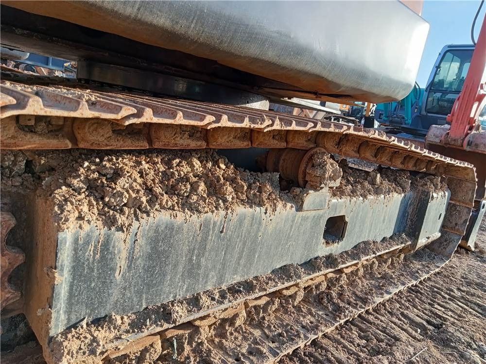 2022 Doosan DH60-7 mini excavator undercarriage view 2022 Doosan DH60-7 mini excavator undercarriage view