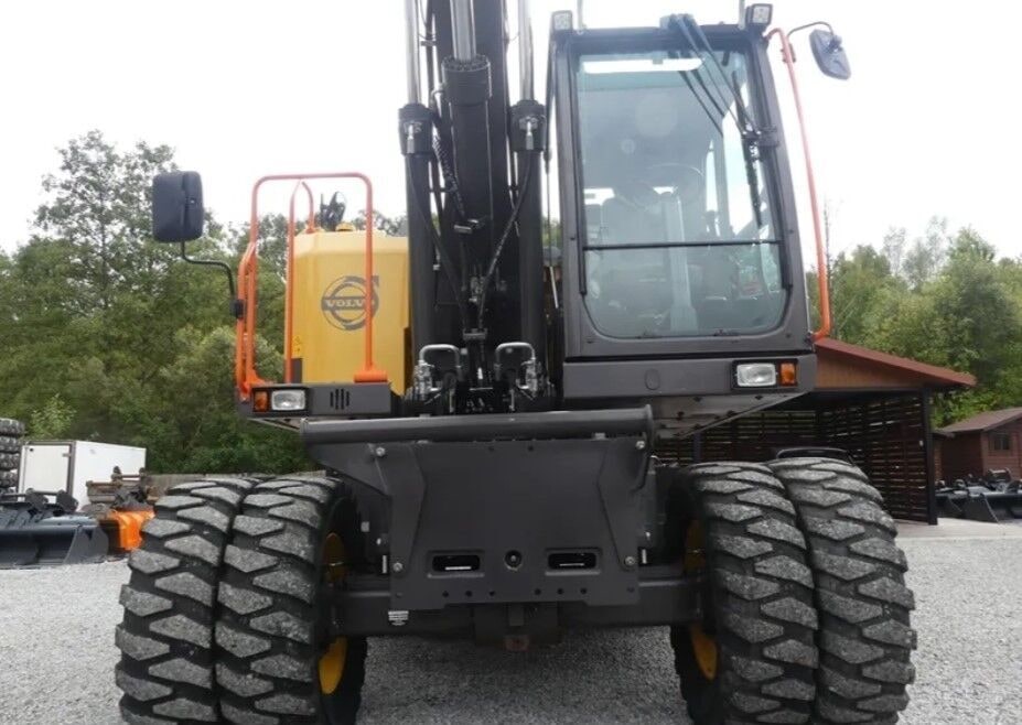 2017 Volvo EWR150E wheel excavator front view 2017 Volvo EWR150E wheel excavator front view