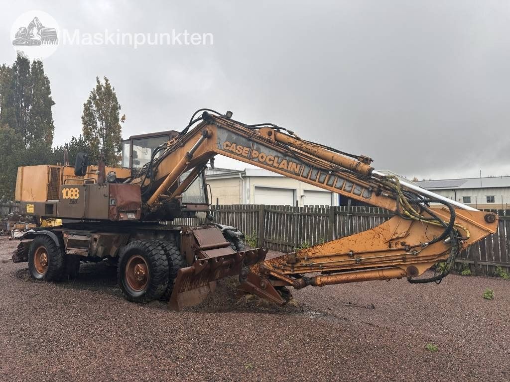 1990 CASE 1088 P wheel excavator, side view 1990 CASE 1088 P wheel excavator, side view