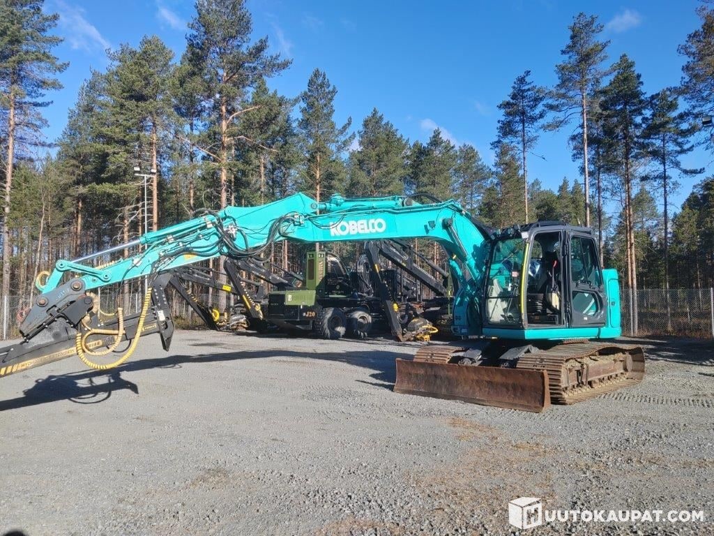 2018 Kobelco SK140SRLC-5 crawler excavator side view 2018 Kobelco SK140SRLC-5 crawler excavator side view
