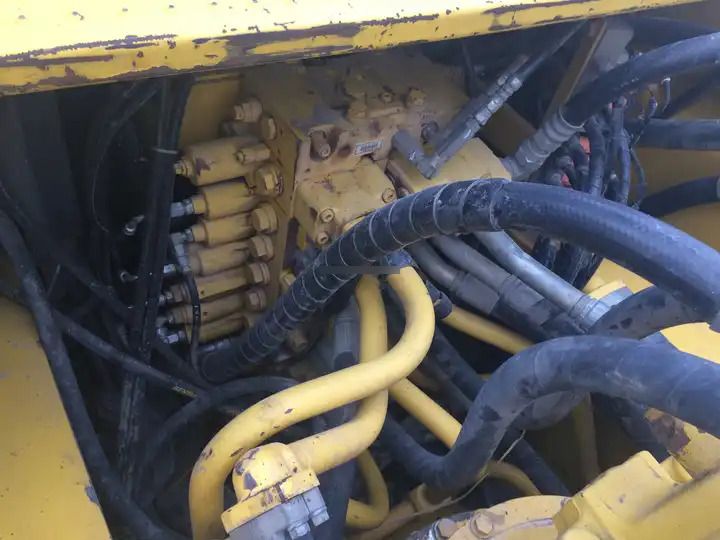 2018 Komatsu PC450-8 crawler excavator hydraulic control valve detail 2018 Komatsu PC450-8 crawler excavator hydraulic control valve detail