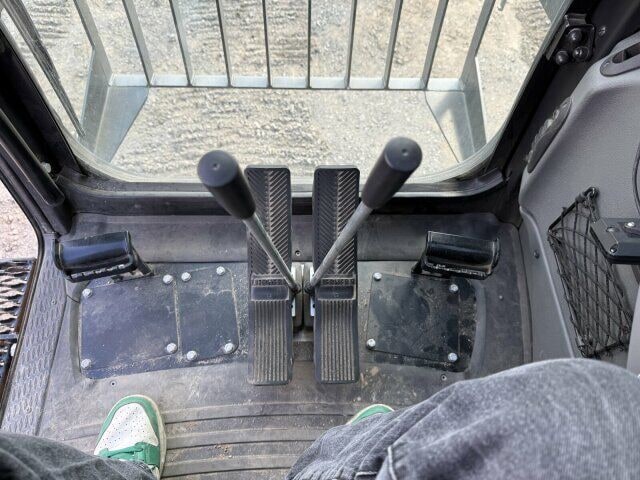 2022 Liebherr LH30C LITRONIC INDUSTRY crawler excavator cab interior controls 2022 Liebherr LH30C LITRONIC INDUSTRY crawler excavator cab interior controls
