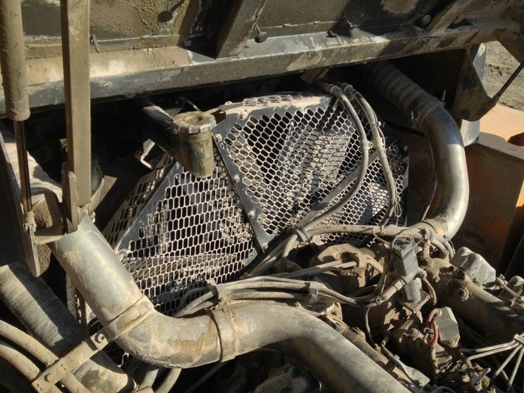2004 Liebherr R974B HD Crawler Excavator engine compartment view 2004 Liebherr R974B HD Crawler Excavator engine compartment view