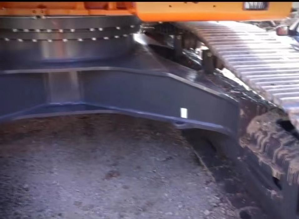 2020 Doosan DX420LC crawler excavator undercarriage detail 2020 Doosan DX420LC crawler excavator undercarriage detail