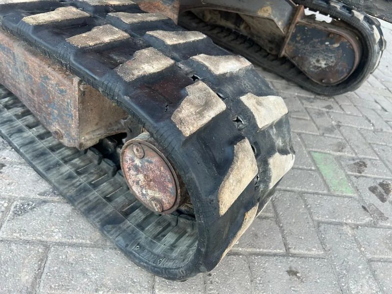2011 Hitachi ZX22U-2 mini excavator rubber tracks detail 2011 Hitachi ZX22U-2 mini excavator rubber tracks detail