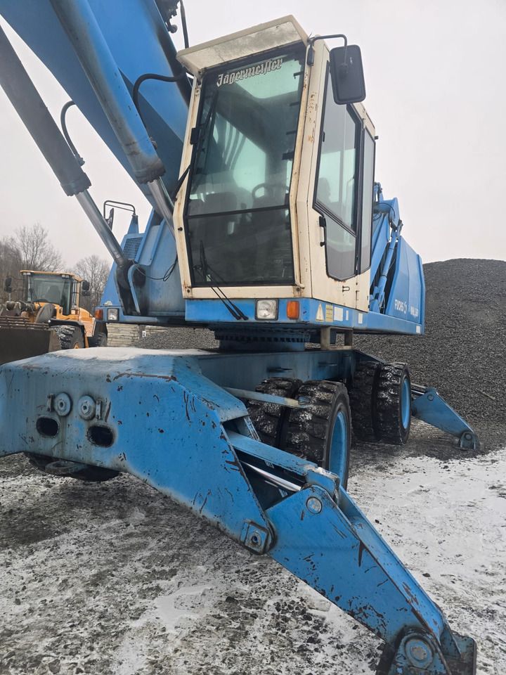 2001 Fuchs MHL360 material handler, front three-quarter view 2001 Fuchs MHL360 material handler, front three-quarter view