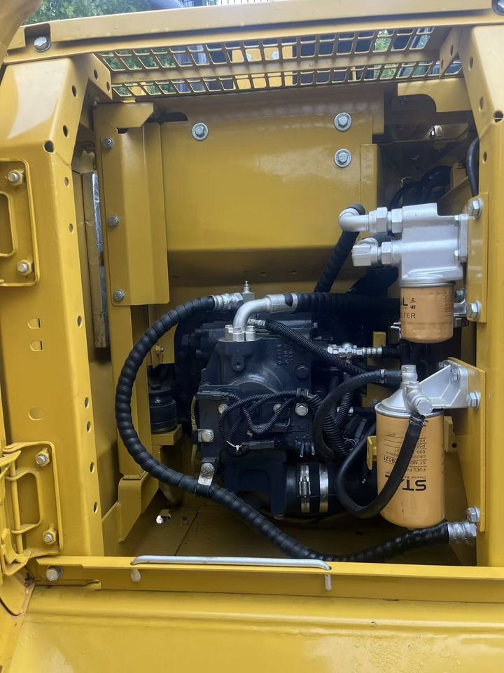 2019 Komatsu PC130 crawler excavator engine compartment view 2019 Komatsu PC130 crawler excavator engine compartment view