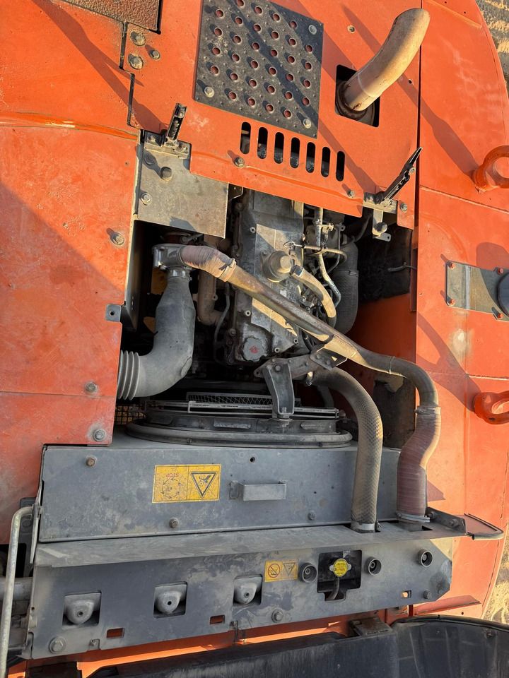 2008 Hitachi ZX250LC-3 crawler excavator engine compartment view 2008 Hitachi ZX250LC-3 crawler excavator engine compartment view