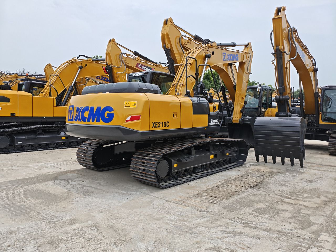 2026 XCMG XE215C crawler excavator rear three-quarter view 2026 XCMG XE215C crawler excavator rear three-quarter view