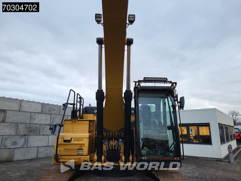 2016 Caterpillar 326FL crawler excavator, front view 2016 Caterpillar 326FL crawler excavator, front view
