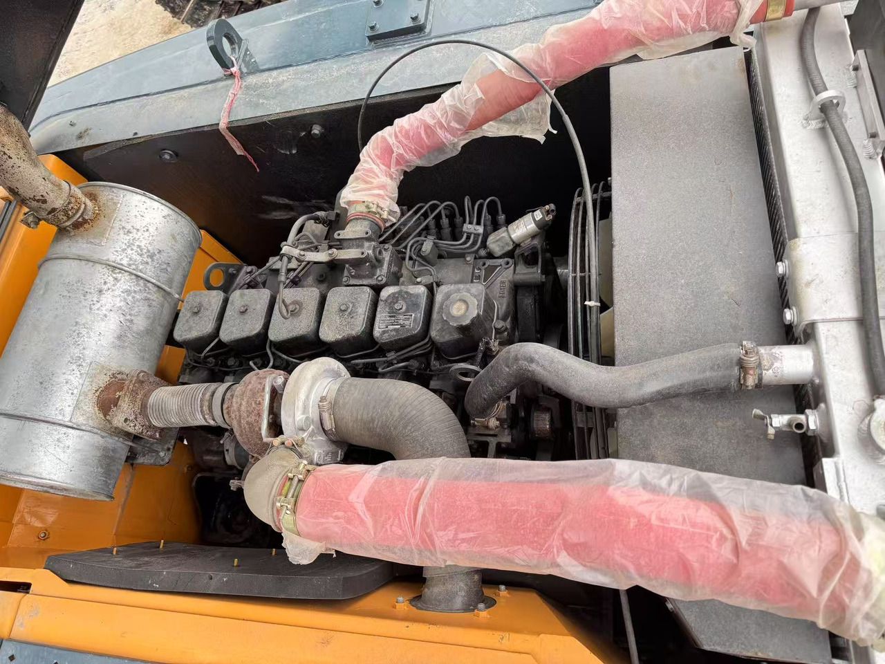 2023 Hyundai R220LC-9S crawler excavator engine compartment view 2023 Hyundai R220LC-9S crawler excavator engine compartment view
