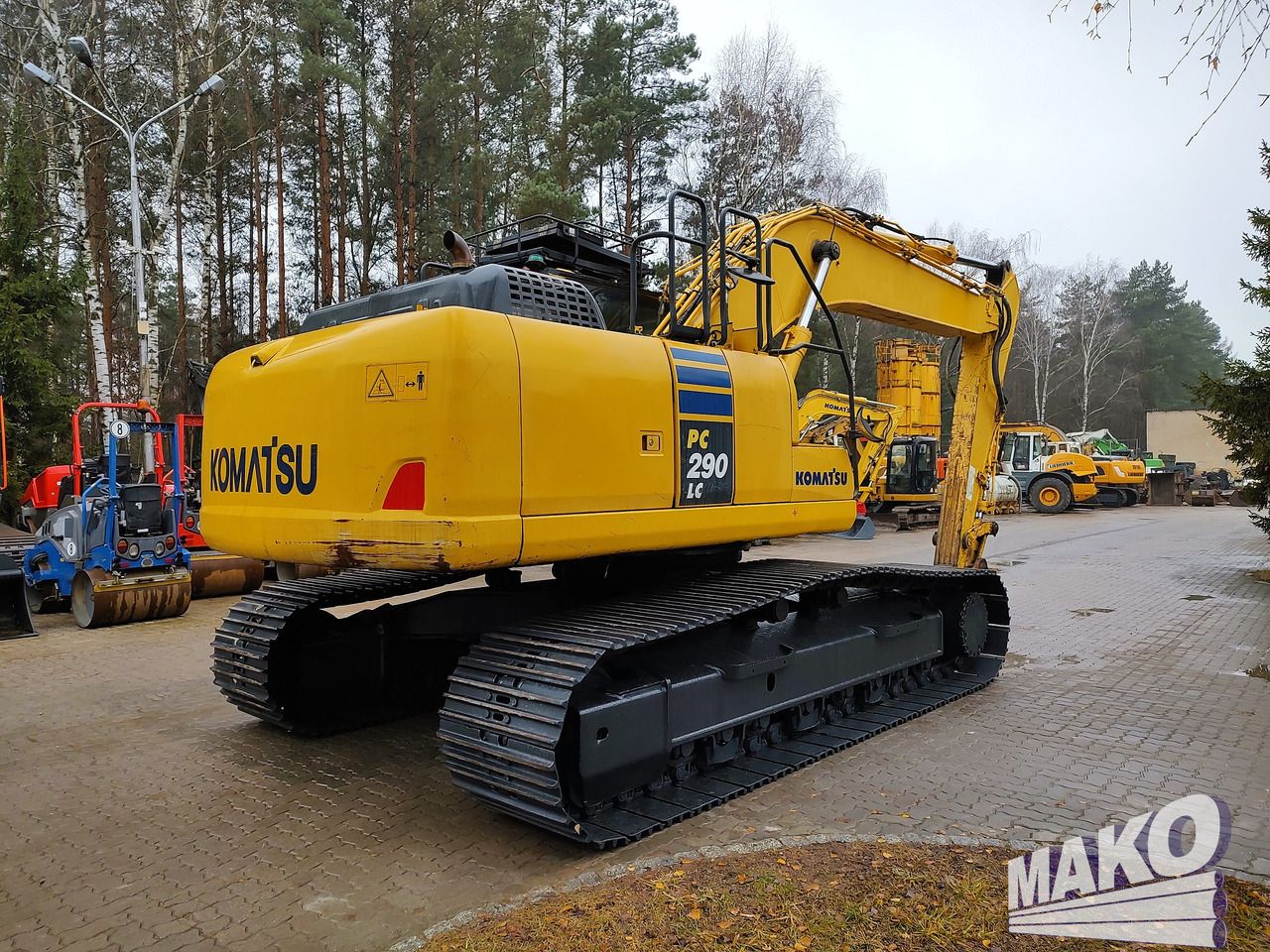 2015 Komatsu PC290LC-10 crawler excavator rear three-quarter view