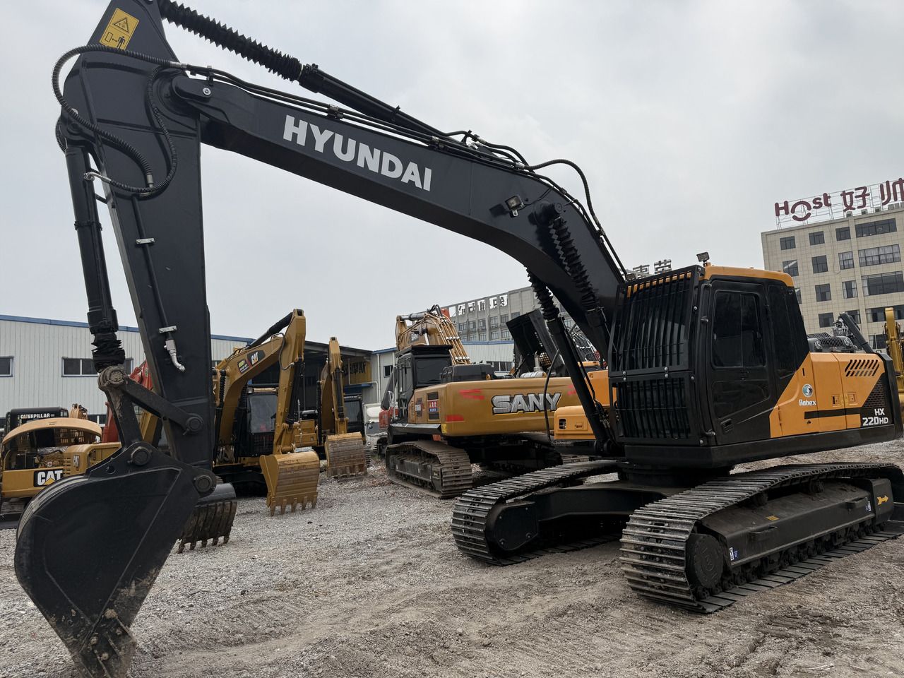 2024 Hyundai HX220HD crawler excavator, side profile view 2024 Hyundai HX220HD crawler excavator, side profile view