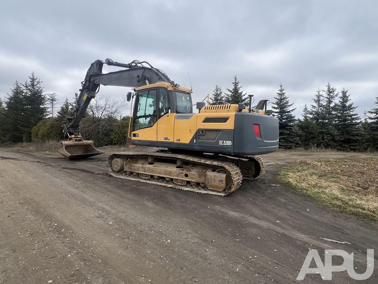 2013 Volvo EC220DL crawler excavator, rear three-quarter view 2013 Volvo EC220DL crawler excavator, rear three-quarter view