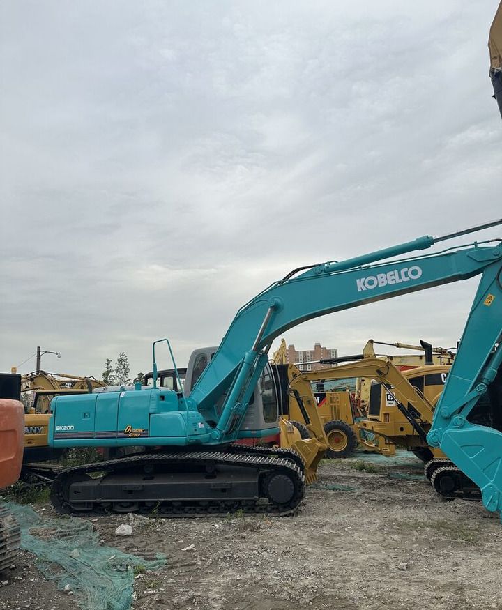 2018 Kobelco SK200 crawler excavator side view 2018 Kobelco SK200 crawler excavator side view