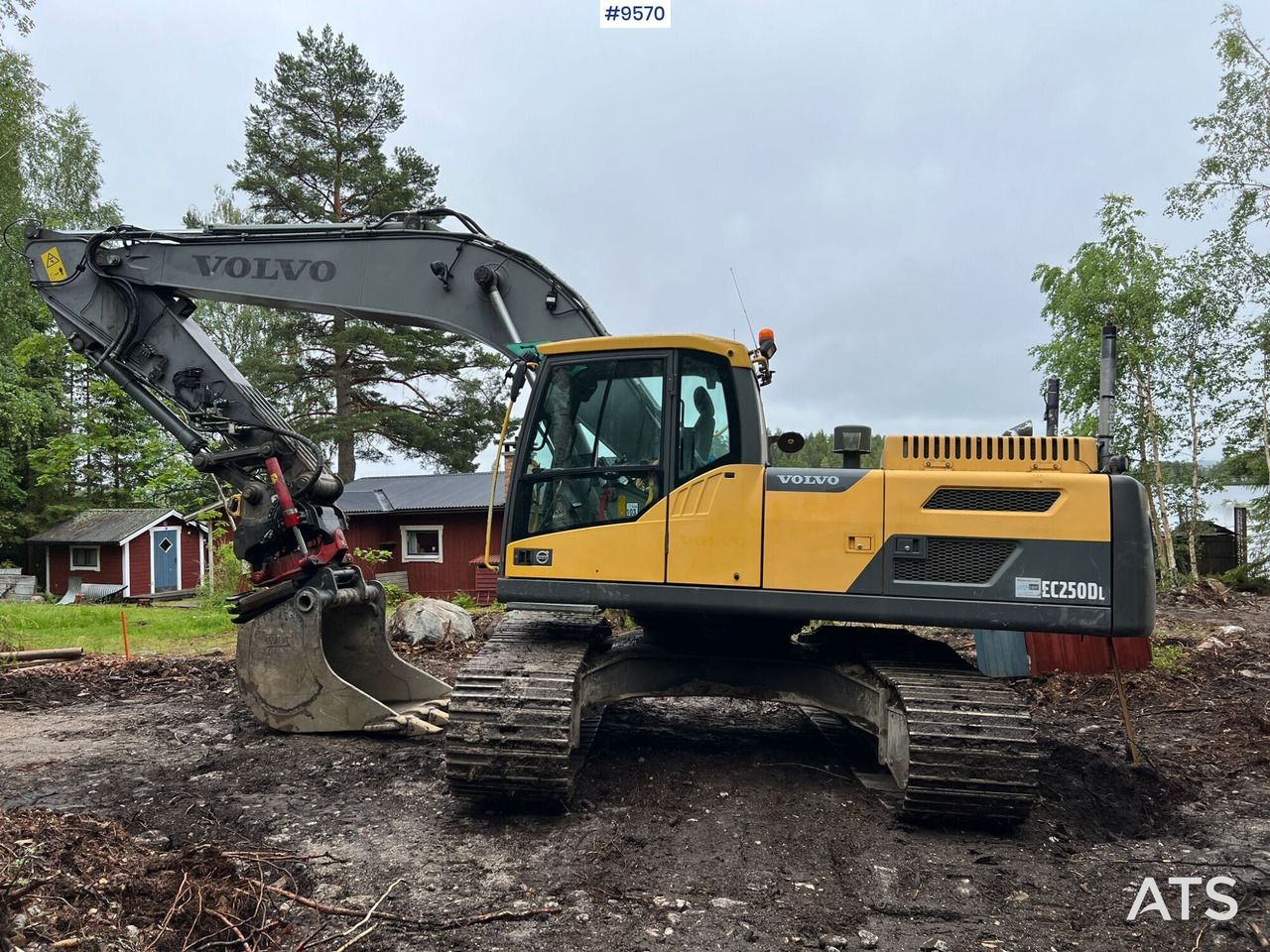 2011 Volvo EC250DL crawler excavator side view 2011 Volvo EC250DL crawler excavator side view