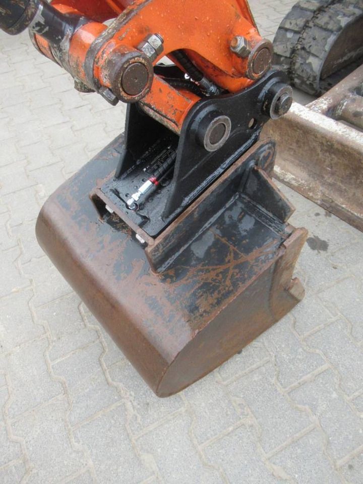 2019 Hitachi ZX33U-5A mini excavator bucket and quick coupler detail