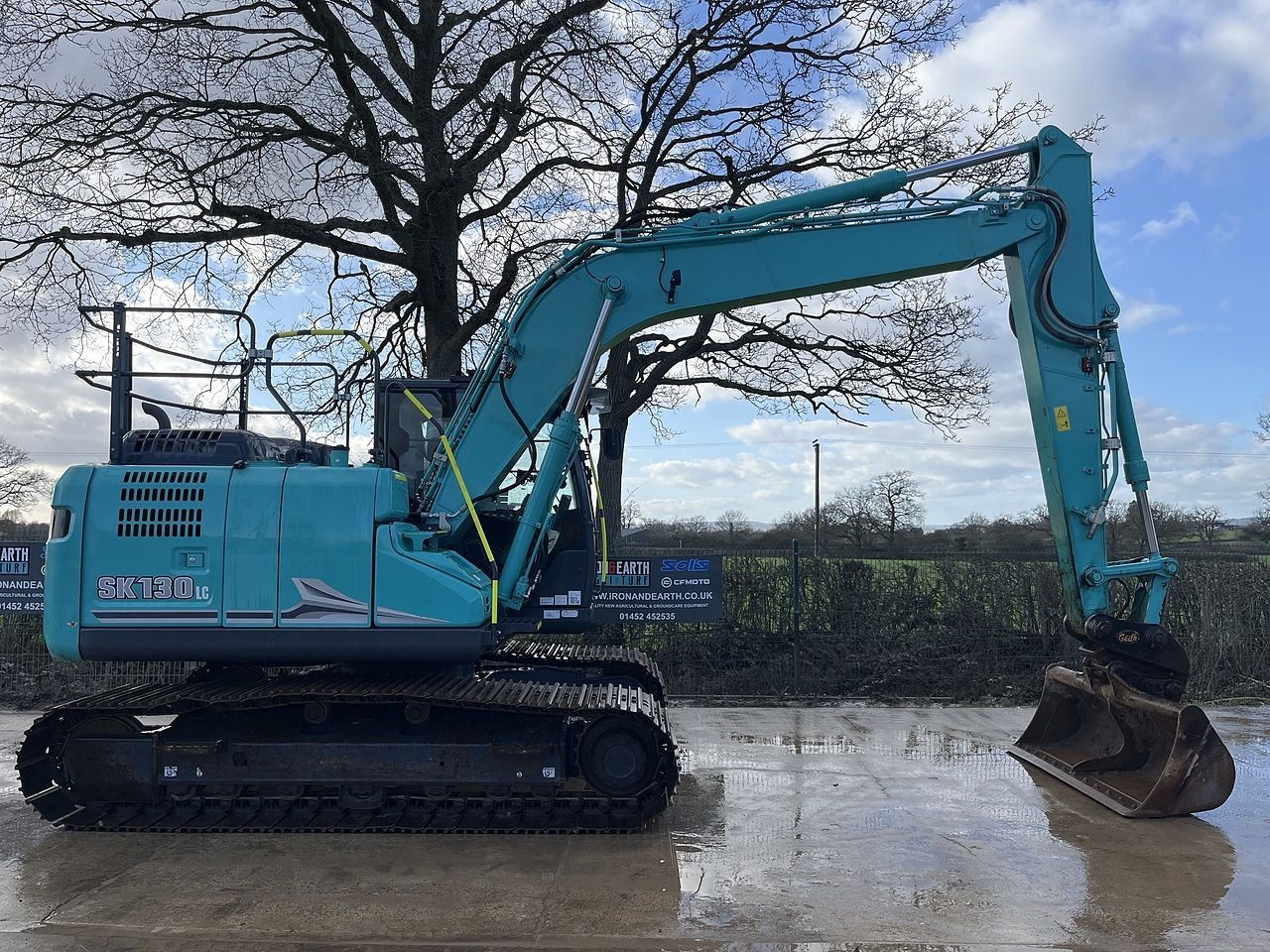 2023 Kobelco SK130LC-11 crawler excavator, side profile view 2023 Kobelco SK130LC-11 crawler excavator, side profile view