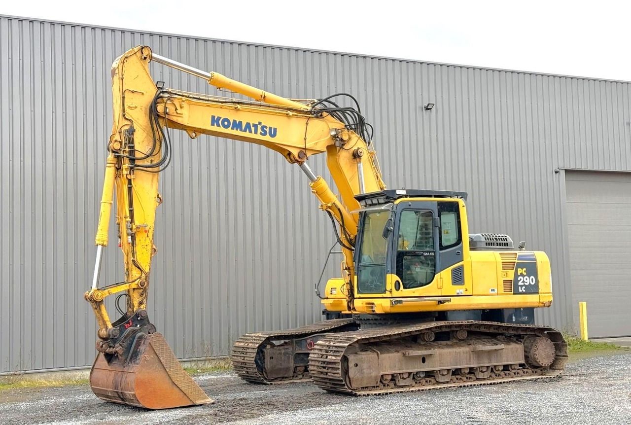 2008 Komatsu PC290LC-8 crawler excavator side view 2008 Komatsu PC290LC-8 crawler excavator side view