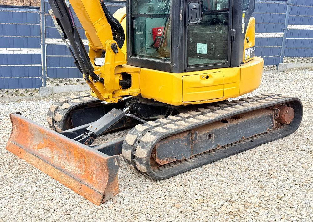 2019 Caterpillar 305.5E mini excavator side view 2019 Caterpillar 305.5E mini excavator side view